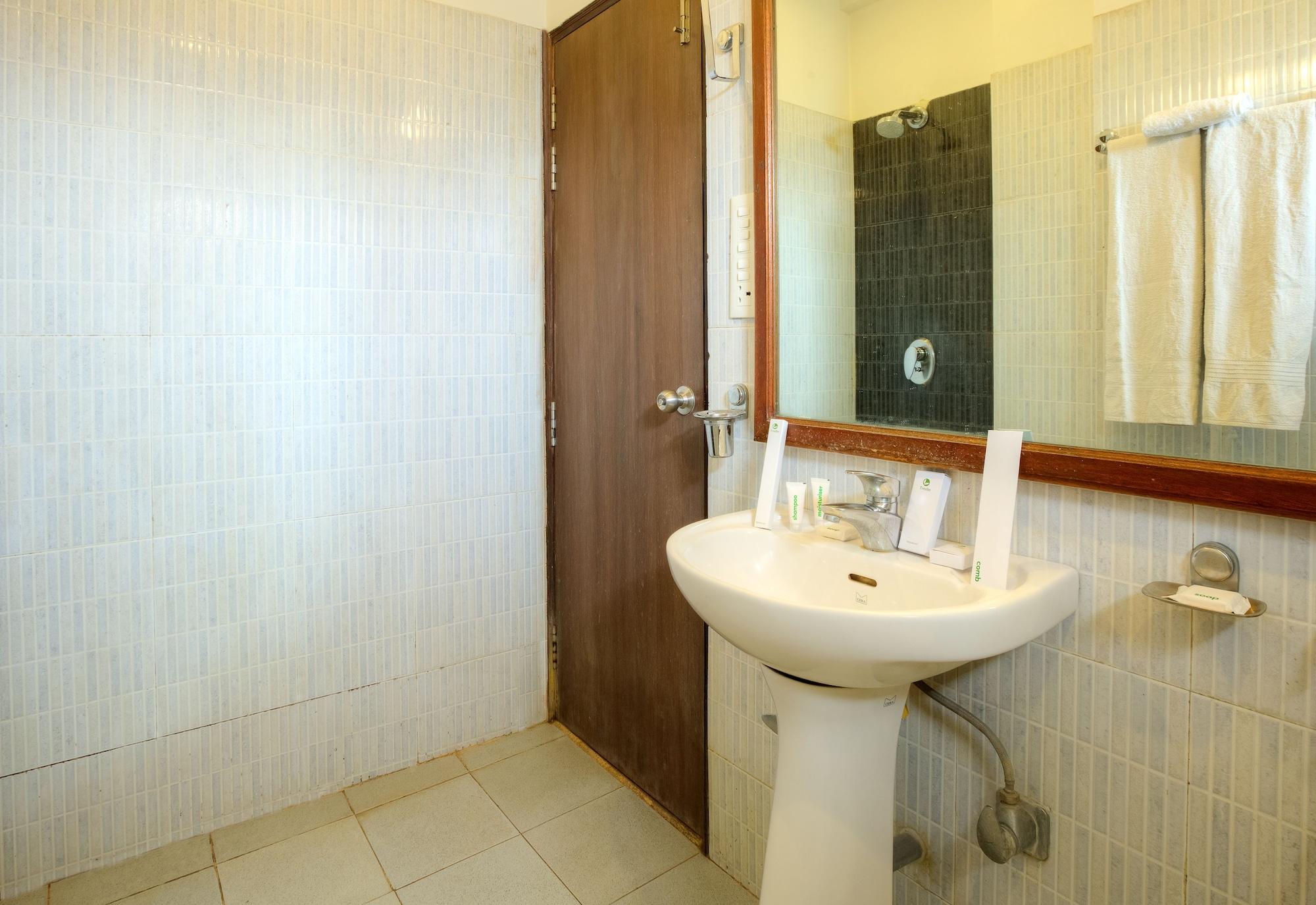 Hotel Treebo Shivam Near Singapore Mall