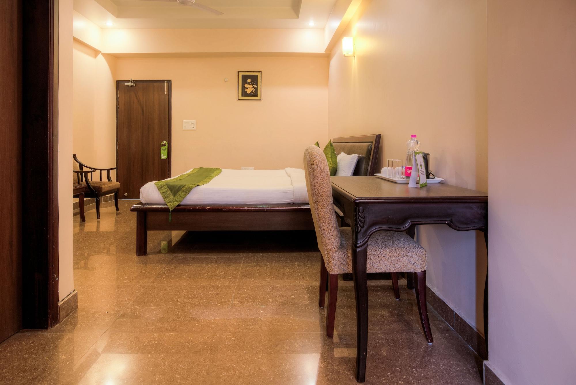 Treebo Shivam Near Singapore Mall 3*