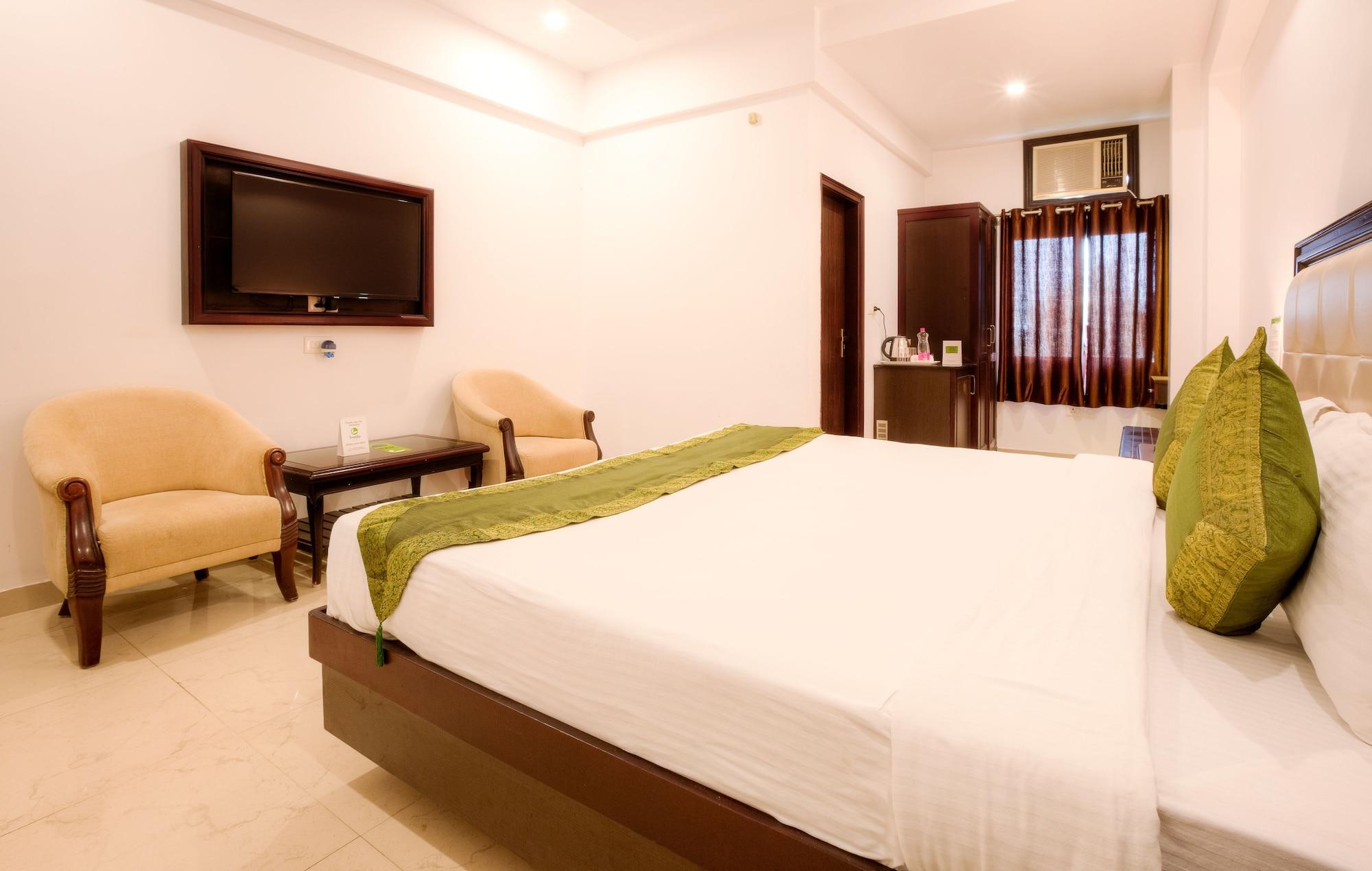 Treebo Shivam Near Singapore Mall 3*