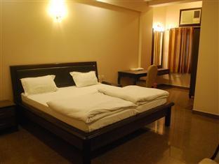 Treebo Shivam Near Singapore Mall 3*