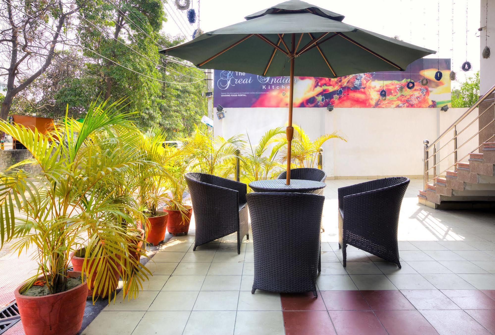 Treebo Shivam Near Singapore Mall 3*