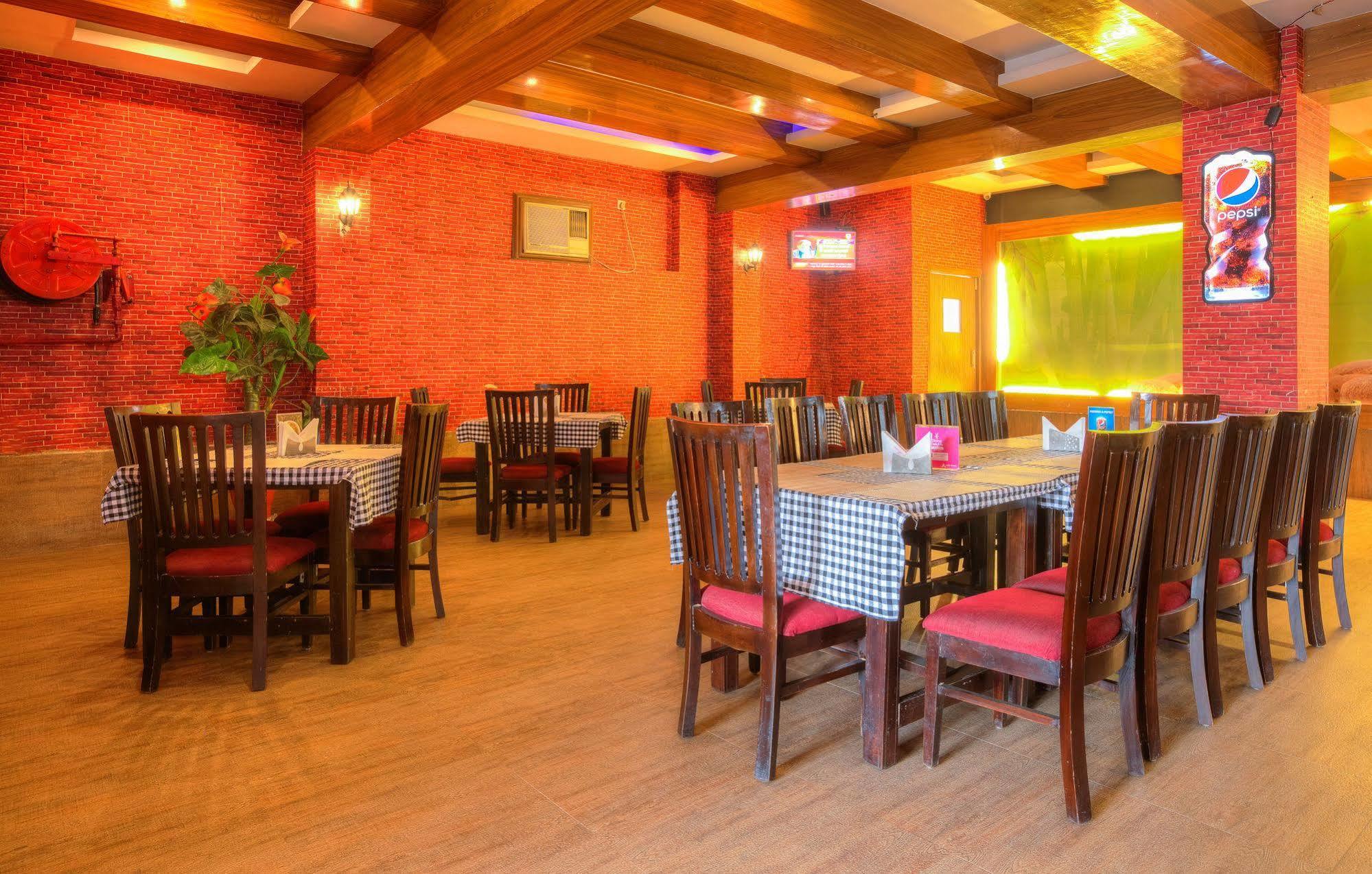 Hotel Treebo Shivam Near Singapore Mall Lucknow